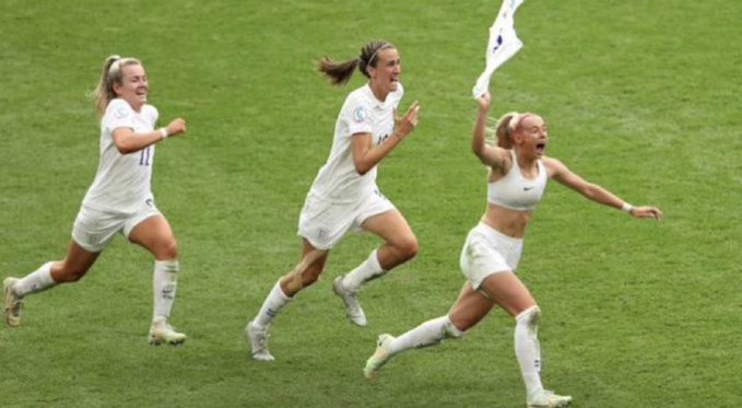 England Women footballer Kelly’s bra celebration