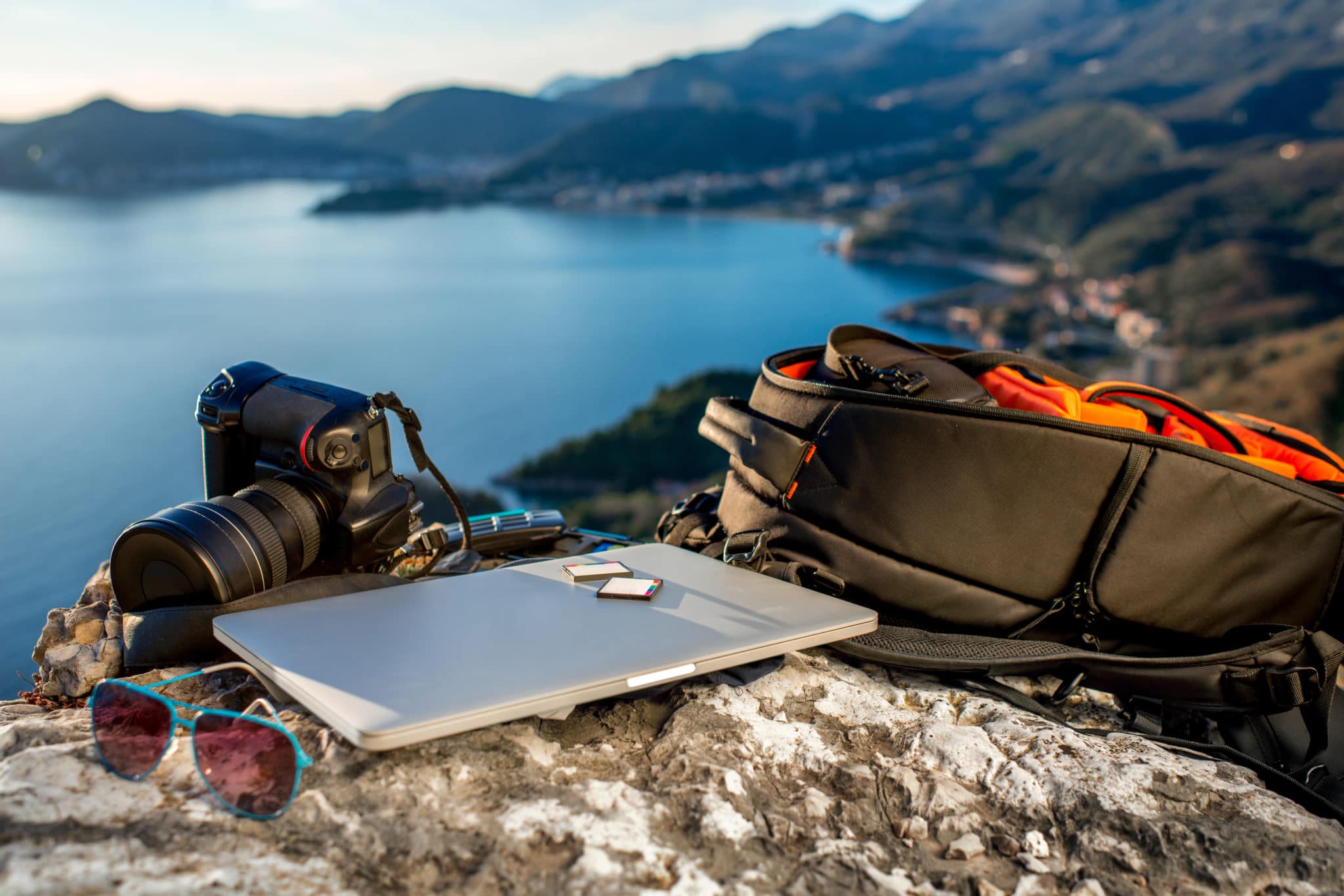 Explore The World and Earn: Top Jobs For Travellers 