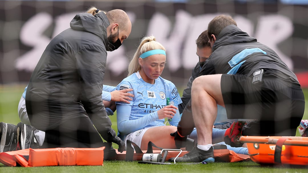 https://www.wikirise.com/wp-content/uploads/2022/12/Chloe-Kelly-reveals-hilarious-way-she-coped-with-ACL-injury.jpg