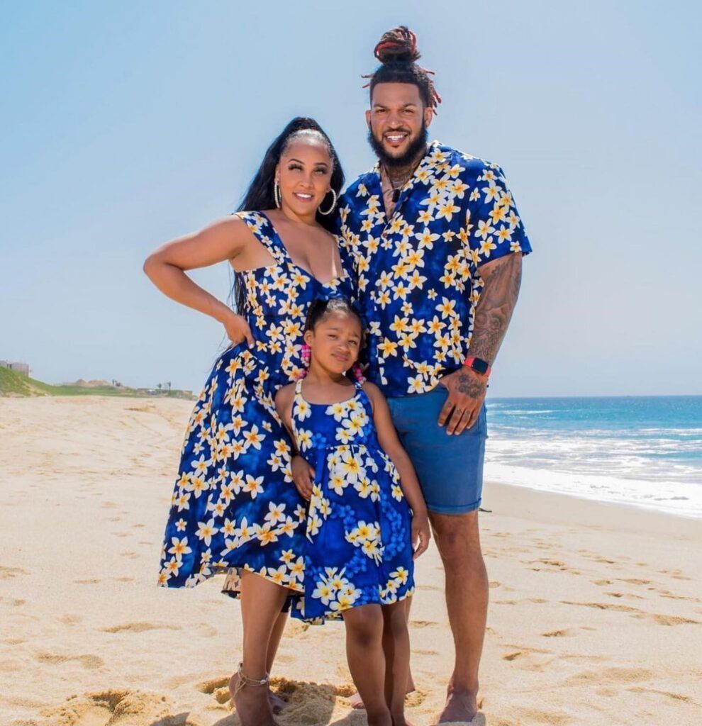 Journey Ruth Payne with her parents at the beach - Thrill NG