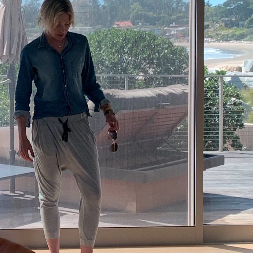 Portia De Rossi Height, Weight, Age, and Body Statistics - Portia de Rossi standing tall and showing off her new sweats from Blaykley