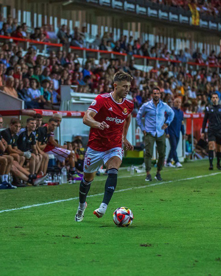 Maurizio Pochettino playing at Gimnàstic de Tarragona